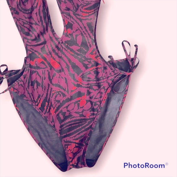 VS Mesh Bodysuit - Picture 2 of 6